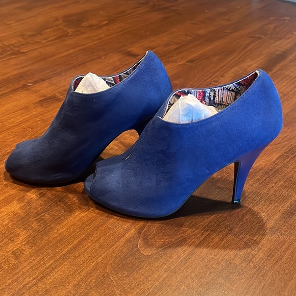 Christian Siriano Royal Blue Shoes - Picture 3 of 8